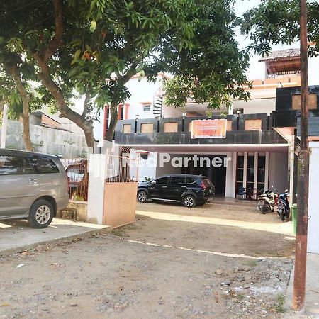 Wisma Suci Syariah Polewali Mandar Mitra Reddoorz Matakali Exterior foto