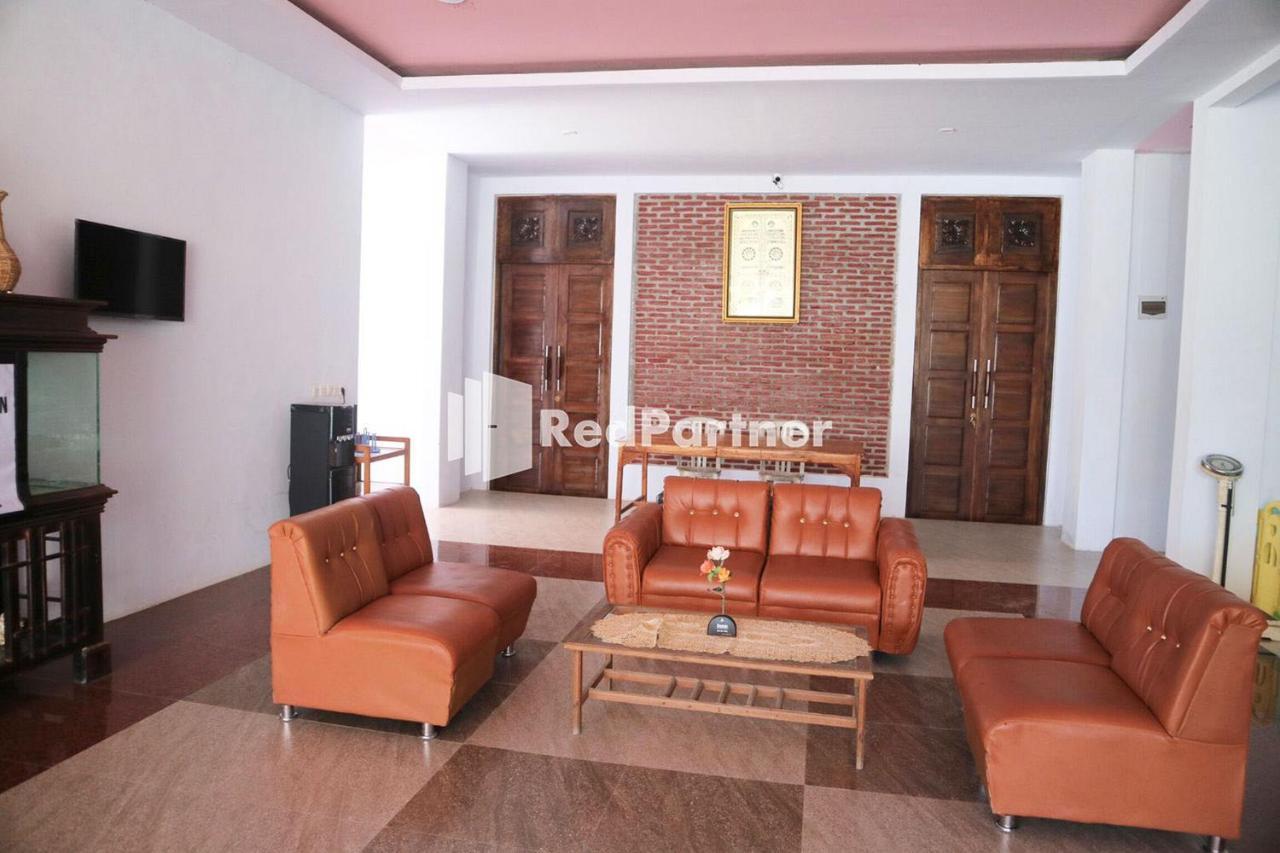 Wisma Suci Syariah Polewali Mandar Mitra Reddoorz Matakali Exterior foto