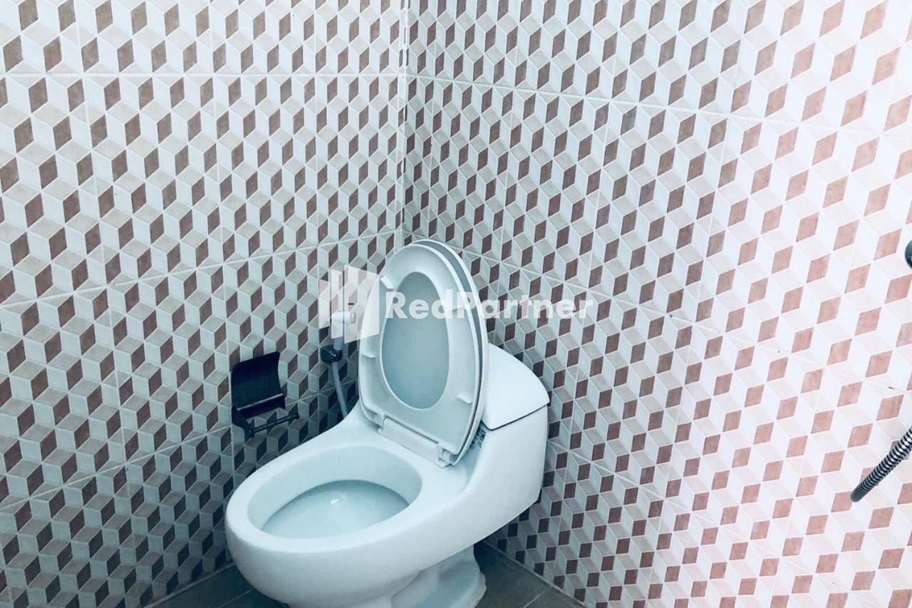 Wisma Suci Syariah Polewali Mandar Mitra Reddoorz Matakali Exterior foto