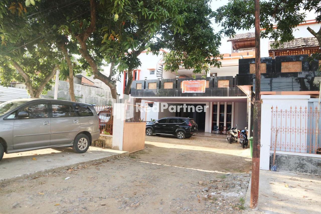 Wisma Suci Syariah Polewali Mandar Mitra Reddoorz Matakali Exterior foto